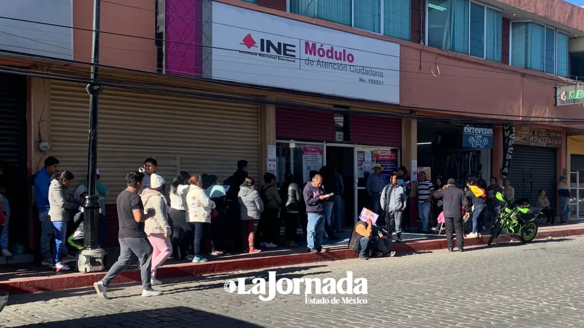 Largas filas en módulos del INE para tramitar credencial para votar
