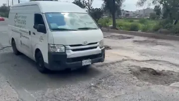 Los desperfectos afectan la circulación, obligan a los automovilistas a realizar maniobras para evitarlos y aumentan el riesgo de accidentes.