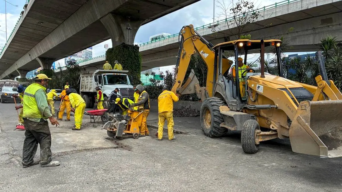 Trabajos de bacheo y mantenimiento en Periférico Norte de Toreo a Tepotzotlán