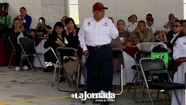 Bombero pierde su brazo por salvar a Mandarino, un gatito que espera ser adoptado