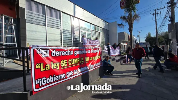 Profesores estatales exigieron respeto a procesos de promoción horizontal y clausuraron oficinas