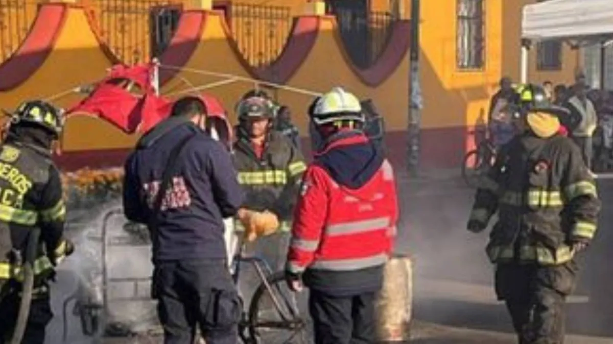 Se incendia carrito de los Tamales en Santa Ana Tlapaltitlán