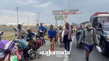 Caravana migrante avanza por el Edomex