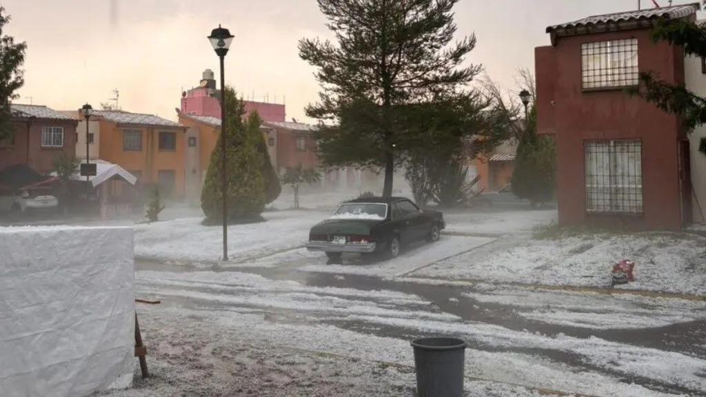 Granizada cae en Tecámac y Nextlalpan