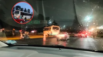 Autobús de pasajeros pierde el control en Paseo Tollocan