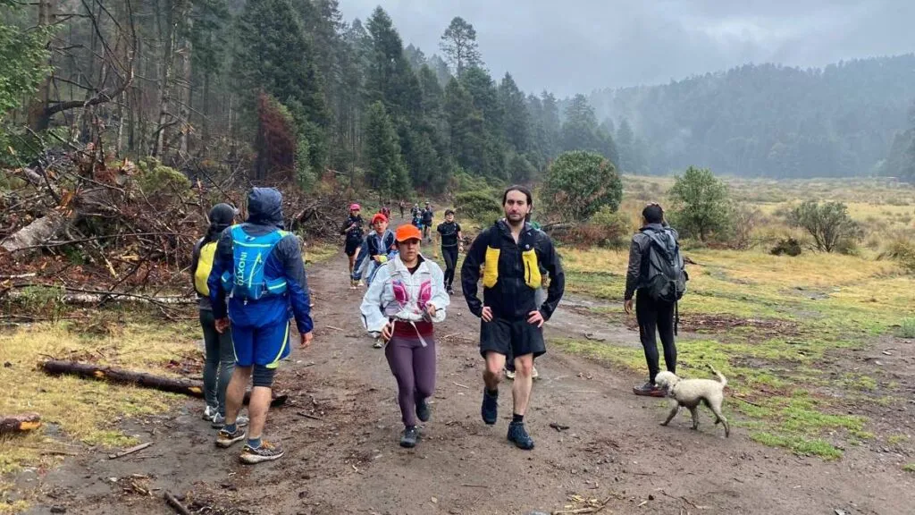 Corredores toluqueños y capitalinos participarán en carrera de montaña en Oaxaca 