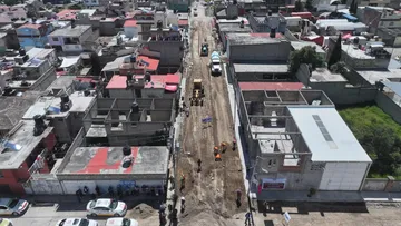 Supervisa Ricardo Moreno pavimentación de calles, con más de 55 años de espera