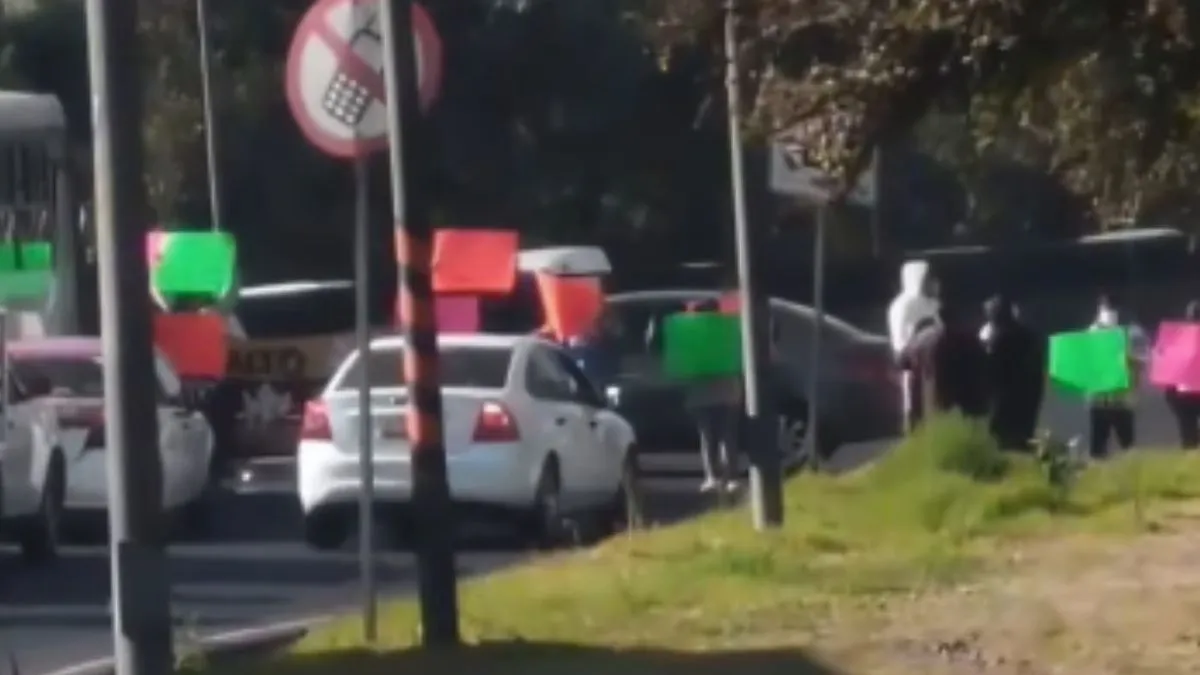 Bloqueo en la México-Toluca; Refugio de animales Franciscano se deslinda