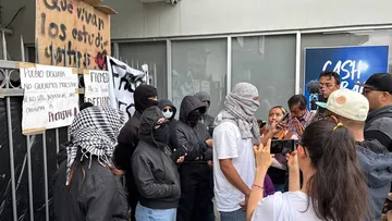 #Potrogate Estudiantes de Medicina responden a marcha antiparo