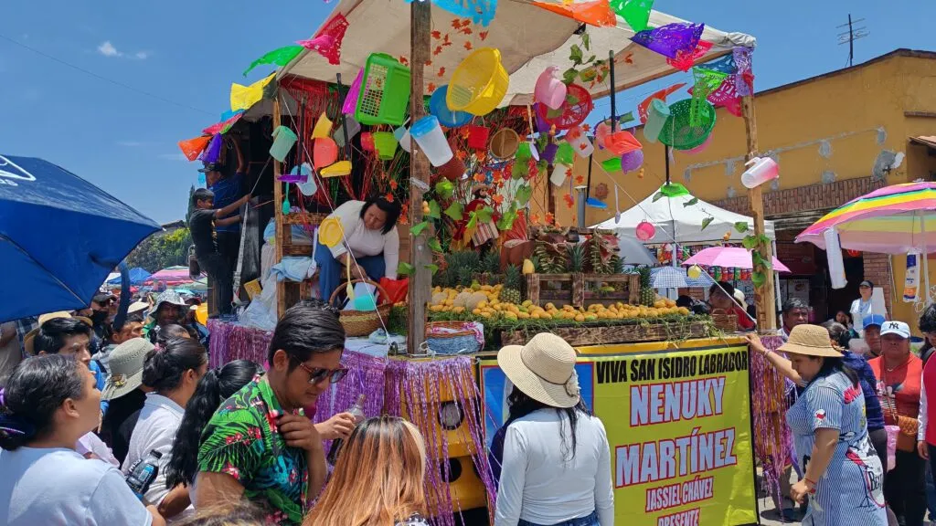 Conmemoran en Metepec el Paseo de San Isidro Labrador; participan más de 800 contingentes