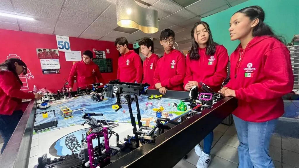 Estudiantes toluqueños representarán a México en competencia de robótica en Sudáfrica