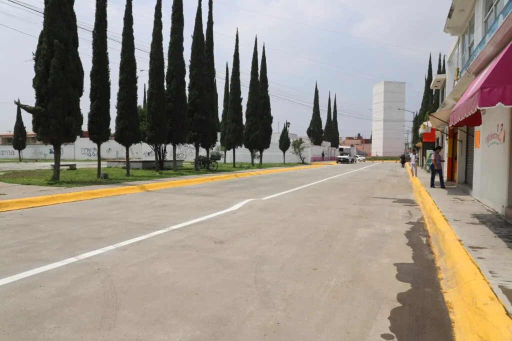 Presidenta municipal de Cuautitlán entrega primera obra de repavimentación en Hacienda Cuautitlán