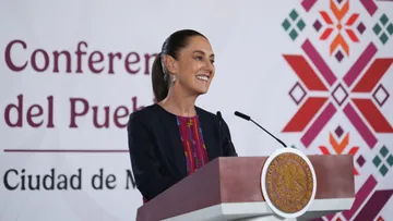 Especialistas del INAH analizan piezas arqueológicas e históricas recuperadas y devueltas a México.