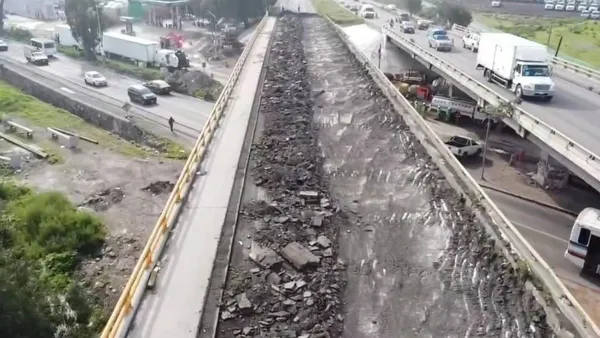Texcoco-Lechería en cierre parcial por rehabilitación de puente; provoca caos vial