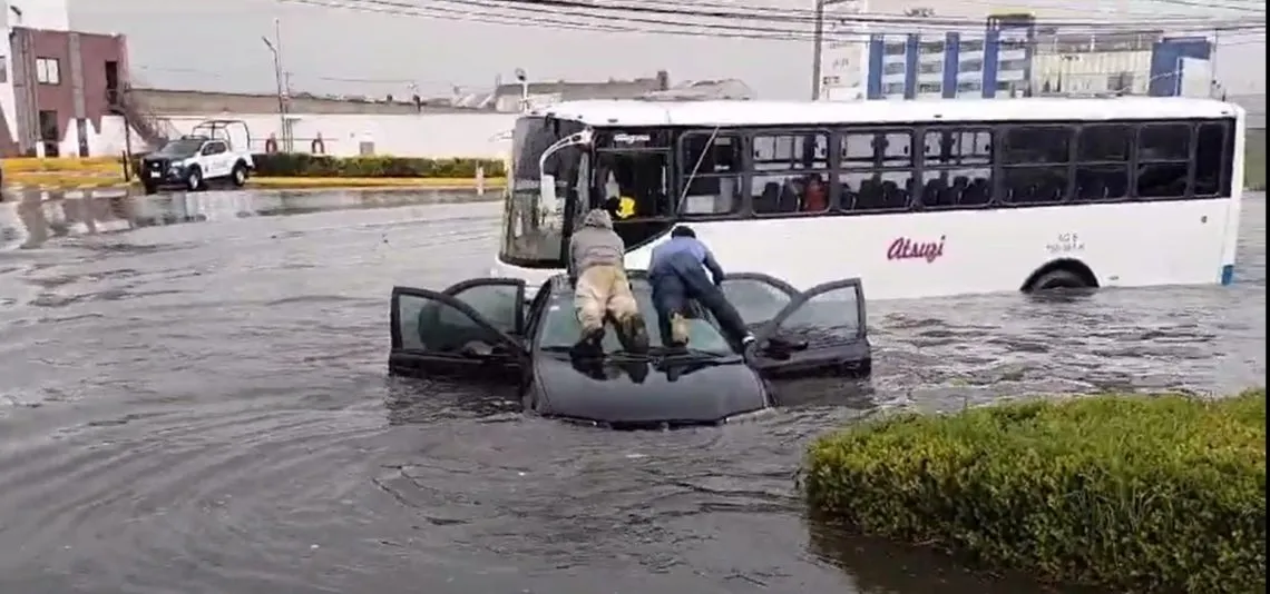 Lluvias provocan inundaciones en Toluca y Metepec
