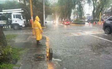 Vecinos de Tlalnepantla reportan daños por inundación tras intensas lluvias [VIDEO]