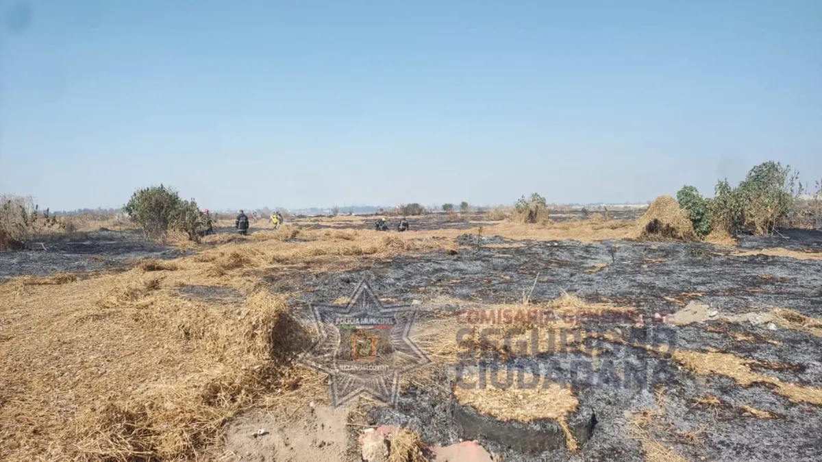 El Ayuntamiento de Nezahualcóyotl confirmó que el incendio fue sofocado alrededor del mediodía con lo cual se evitó que siguiera propagándose en la zona.