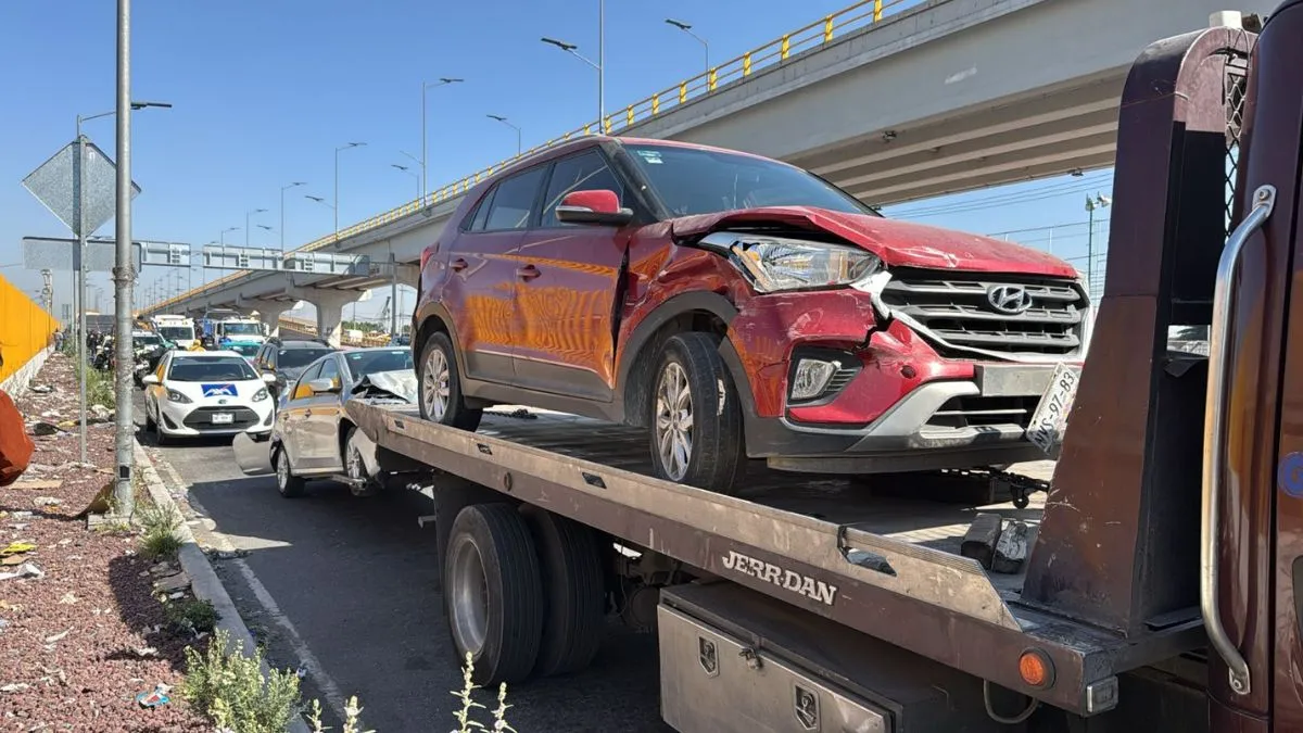 Torton sin frenos provoca carambola en Ecatepec