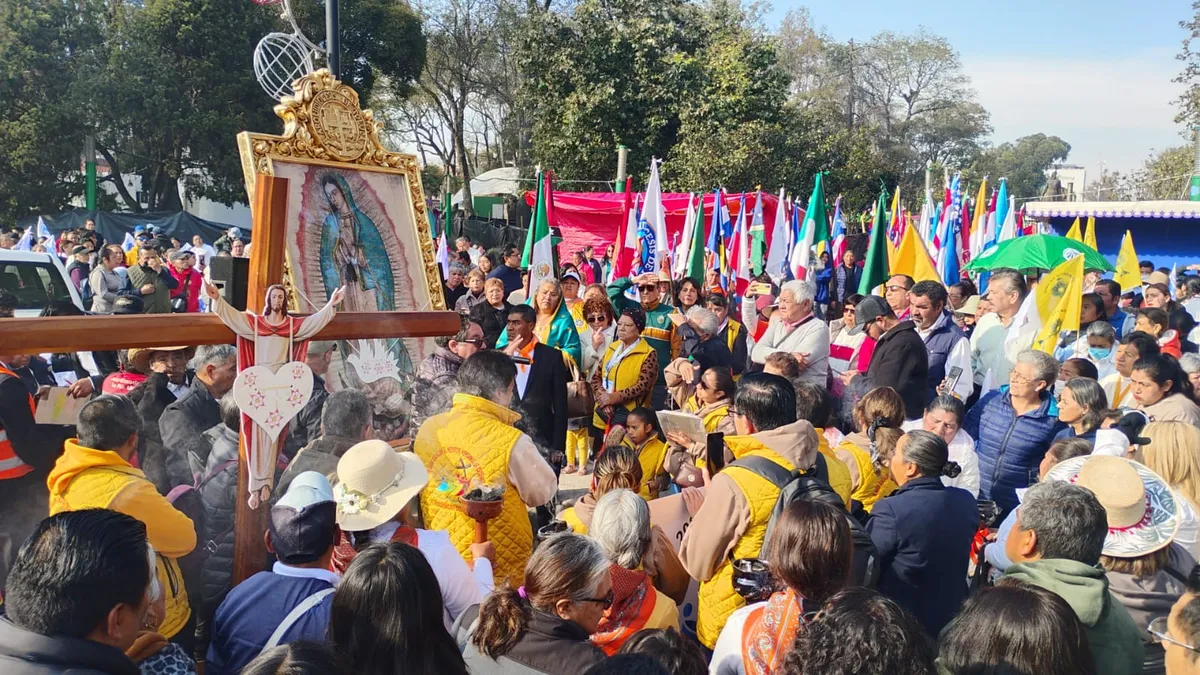 Fieles católicos peregrinan en Toluca por la clausura del Año Jubilar de la Esperanza