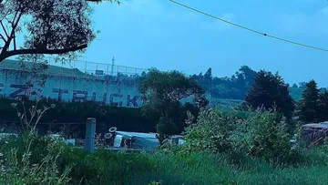 Tráiler se vuelca en la Toluca-Atlacomulco