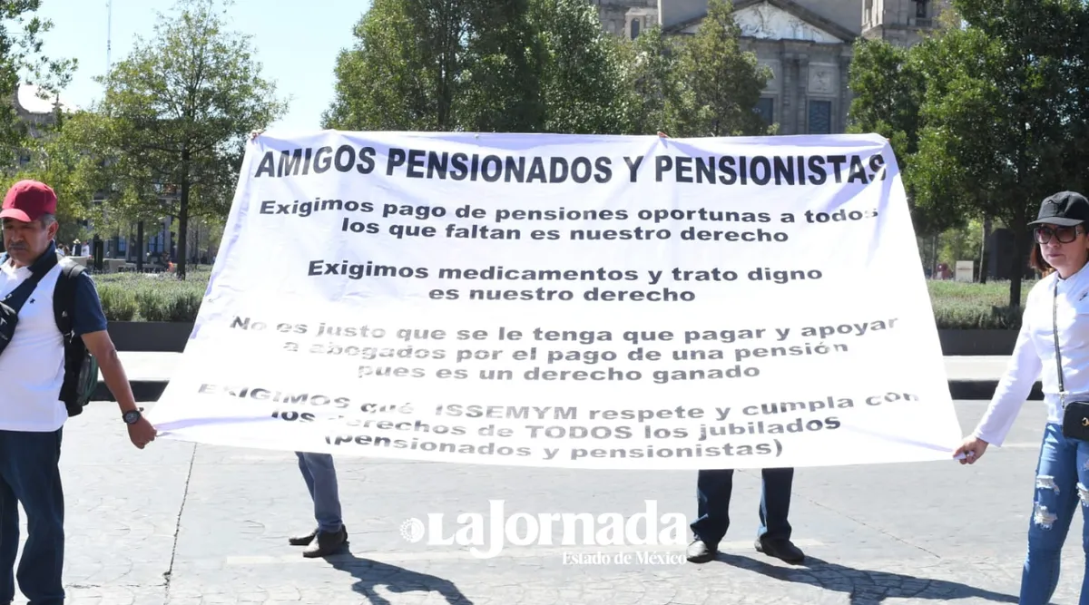 Toluca: Manifestación tras suspensión de pago de pensiones del ISSEMYM