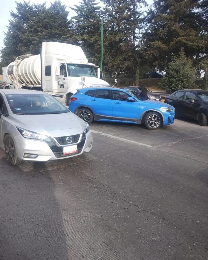 Accidentes en Paseo Tollocan generan tráfico en ambos sentidos