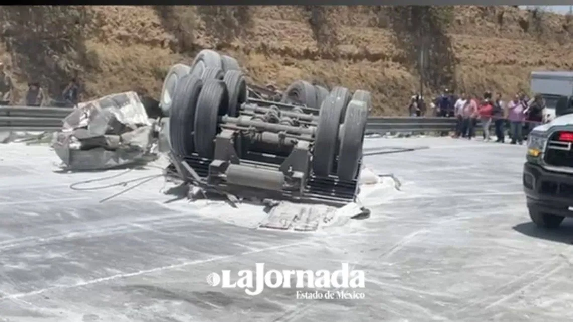 México- Puebla: Sube a dos fallecidas tras volcadura de tráiler en km 46