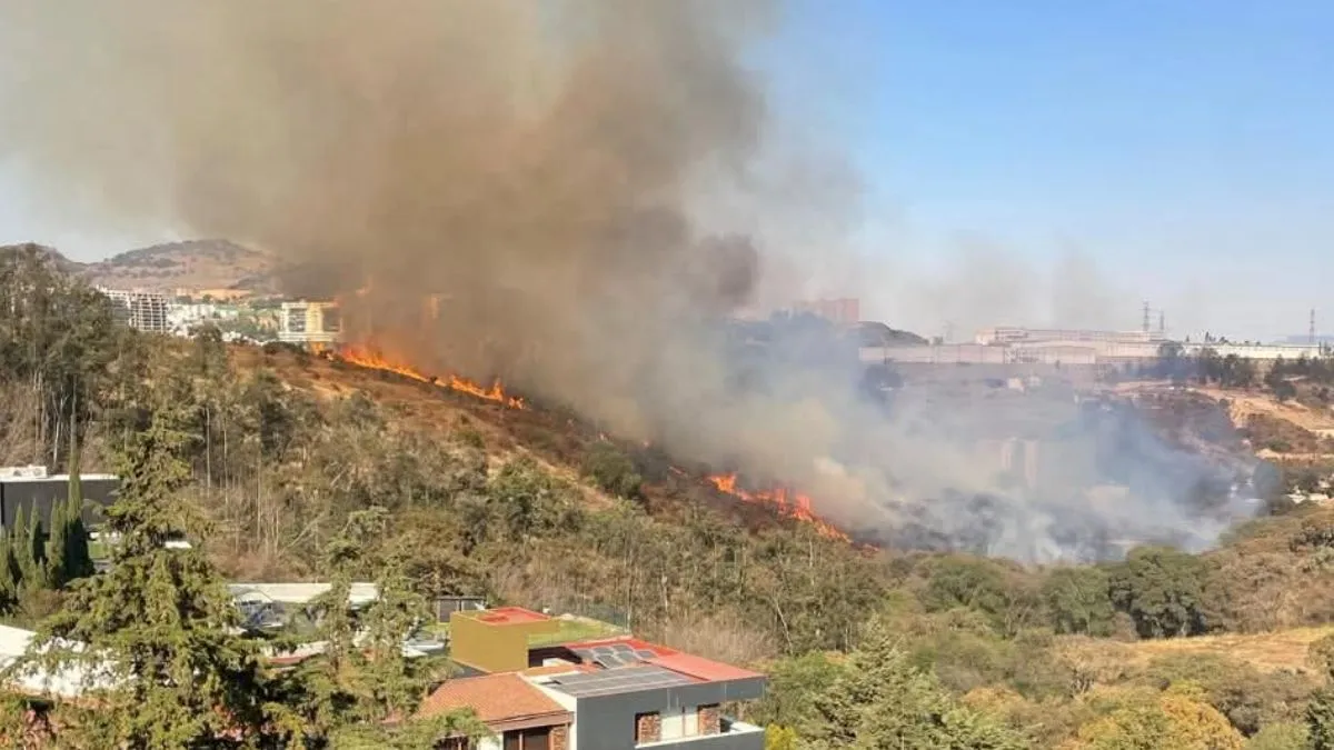 Se registra incendio de pastizales en zona Esmeralda, Atizapán; autoridades laboran en el sitio