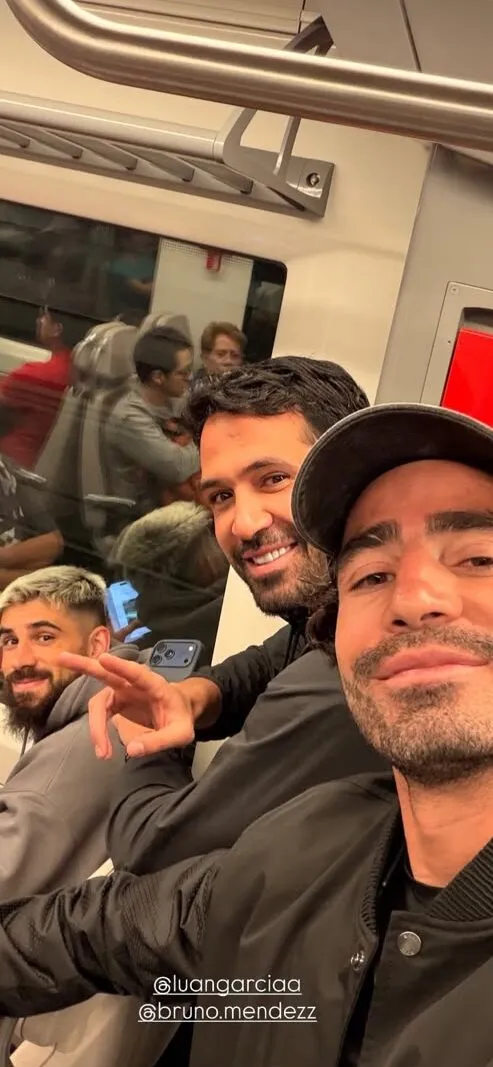 Jugadores del Toluca FC toman el Tren Interurbano México-Toluca por bloqueos