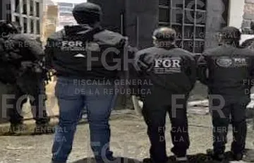 FGR desmantela dos inmuebles donde remarcaban medicamento caduco en Valle de Chalco