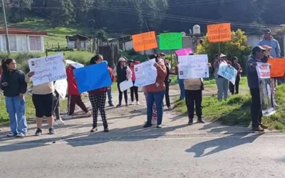Bloquean la carretera Santiago-Chalma por desaparición de menores