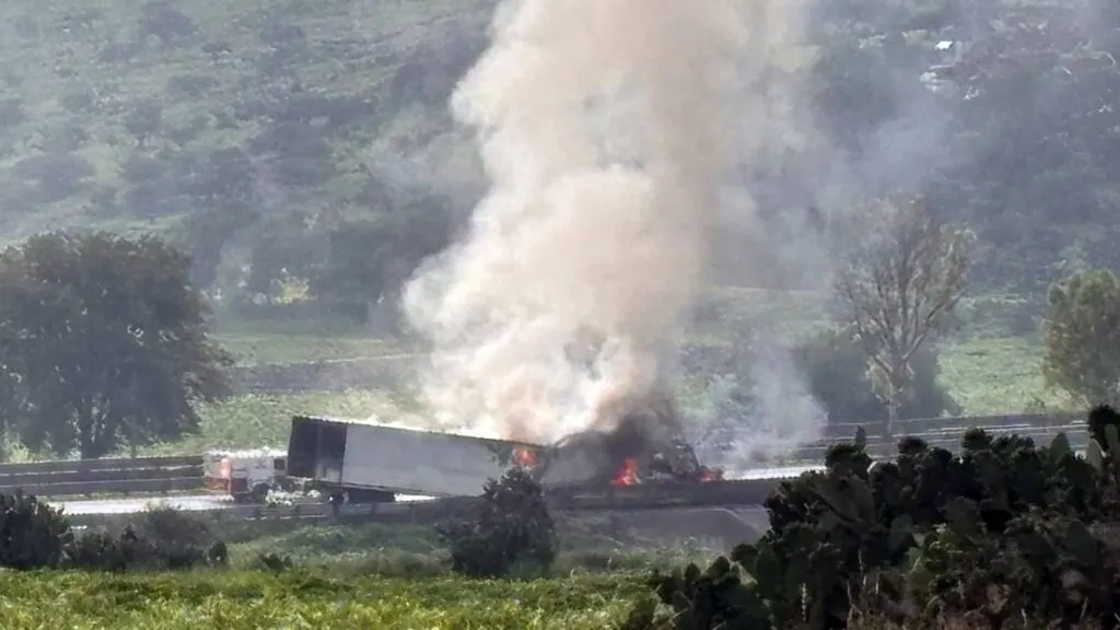 Se incendia tráiler en la México Querétaro