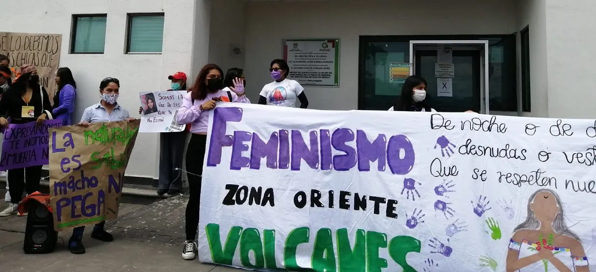 Mujeres manifestándose