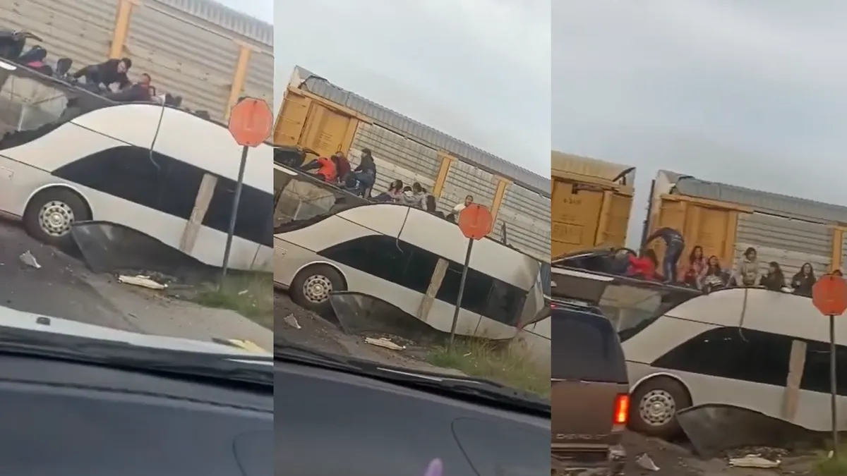 [VIDEO] Así fue como salieron pasajeros del autobús tras ser impactado por el tren en Atlacomulco 