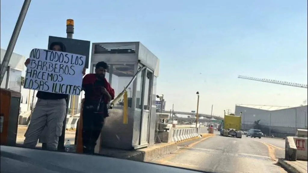 Barberos dan libre paso en caseta de Tepotzotlán