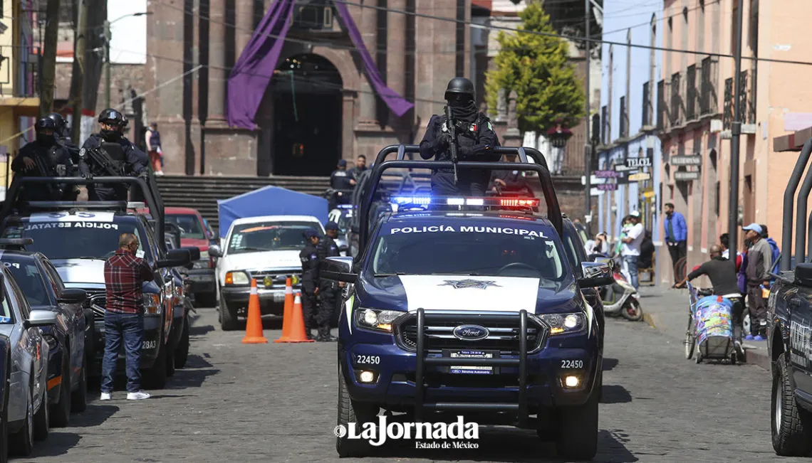 Homenajean a los comandantes de la Policía en la explanada de Tenango
