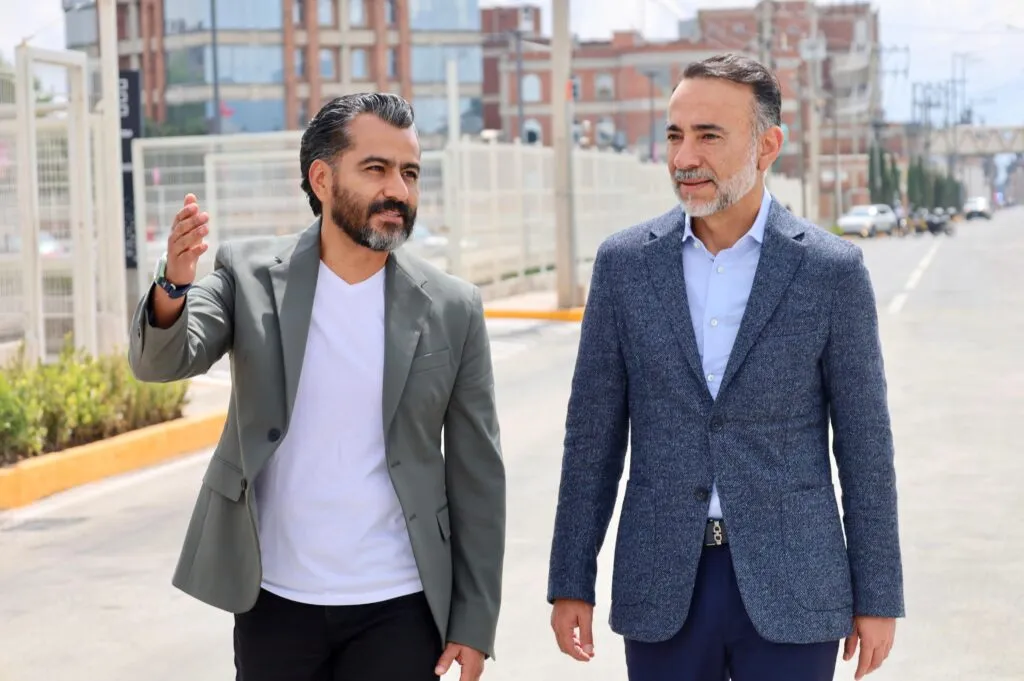 Cumple Fernando Flores a metepequenses con renovada calle