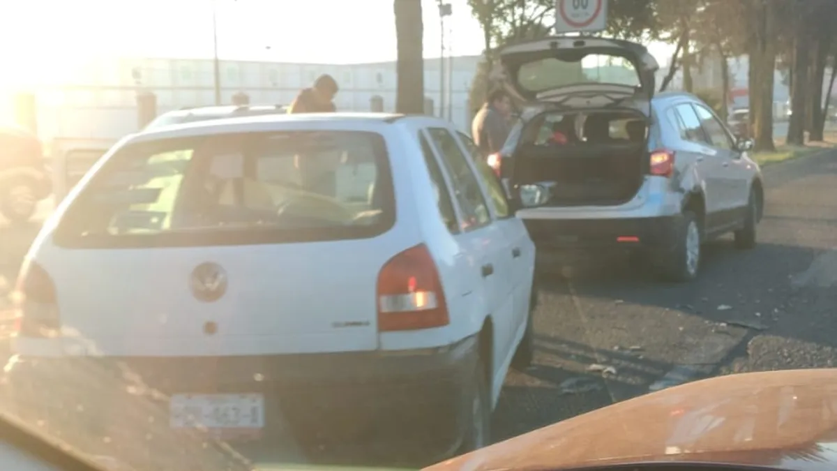 Elementos de apoyo acudieron al lugar para atender el incidente y resguardar la seguridad de los involucrados.