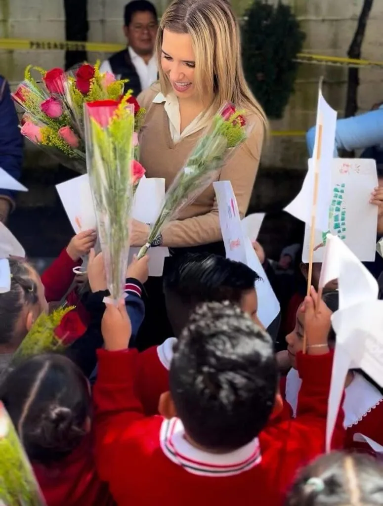 Renueva Huixquilucan salones de clases y patio en Jardín de niños de San Fernando