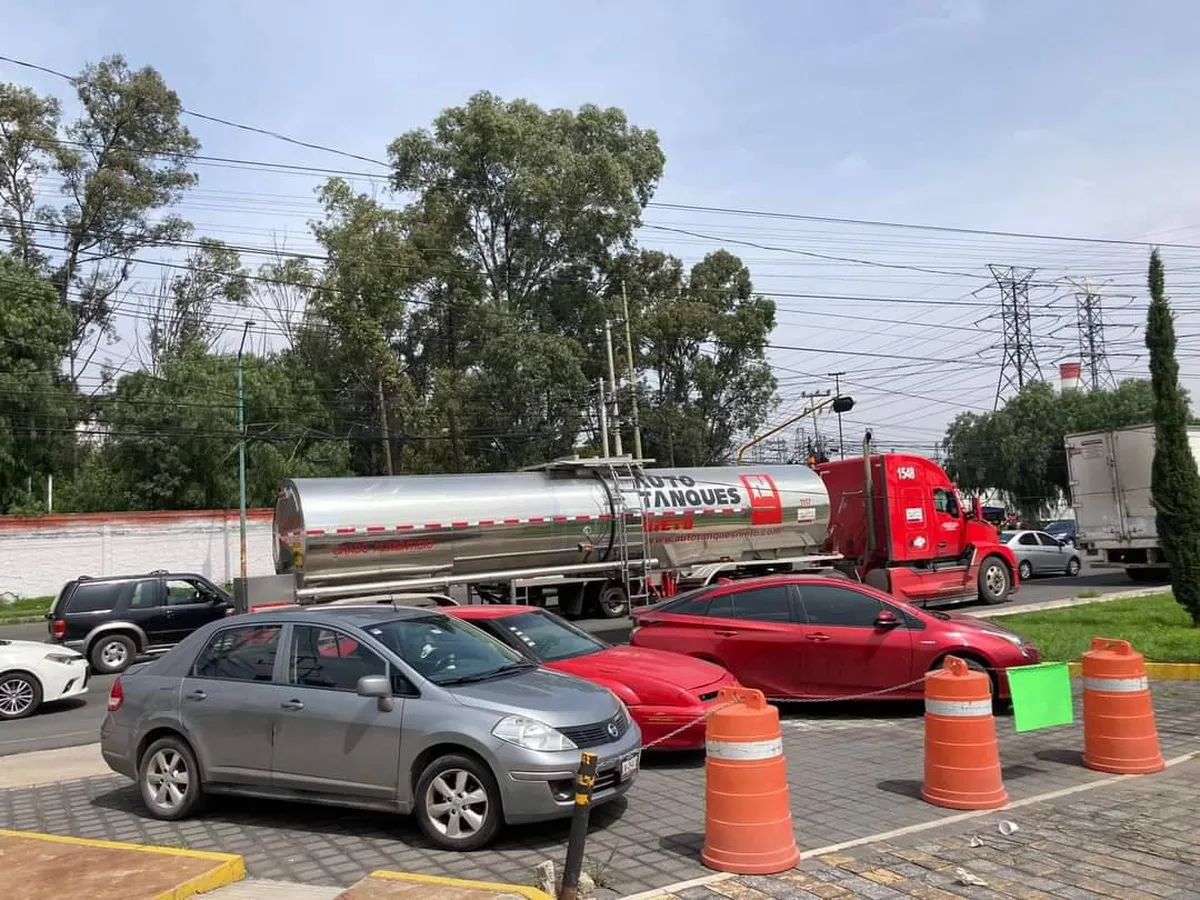 Habitantes cierran la carretera vieja Cuautitlán-Tlalnepantla por falta de luz