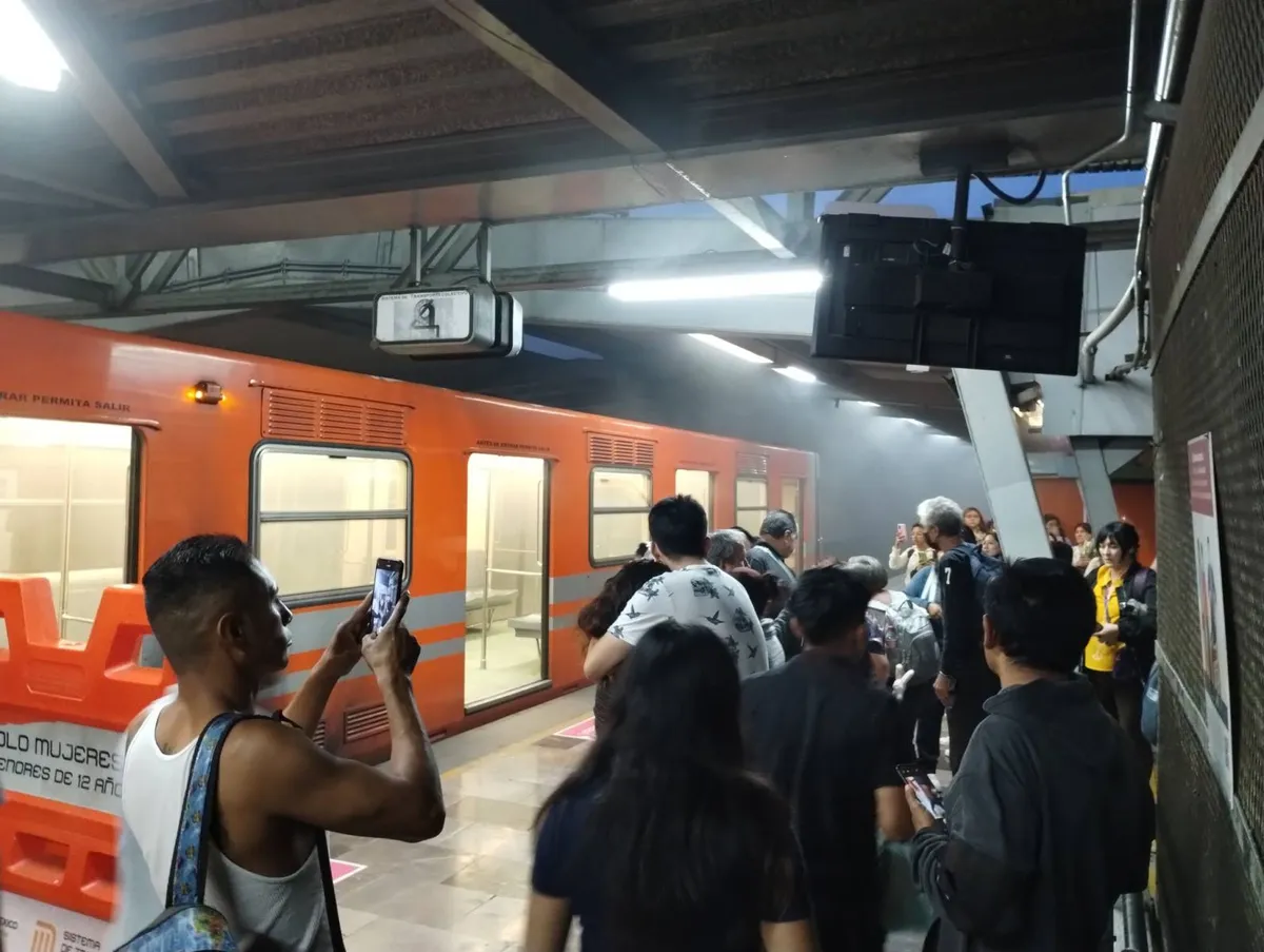 Reportan retrasos de hasta media hora en la Línea 3 del Metro de CDMX