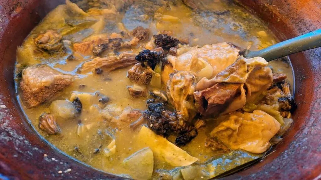 Sabores conquistan a visitantes en Festival del hongo de Amecameca