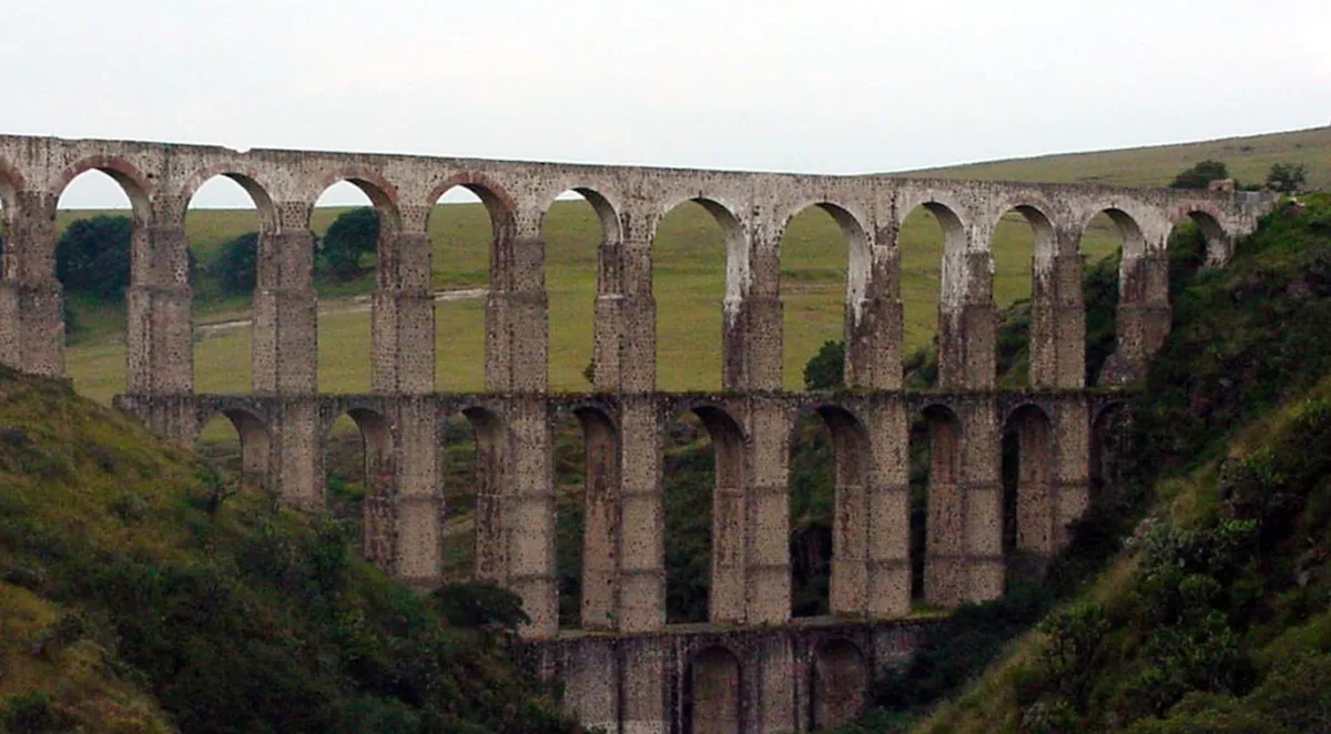 Los Arcos del Sitio: El gigante de piedra que desafía la geografía de Tepotzotlán
