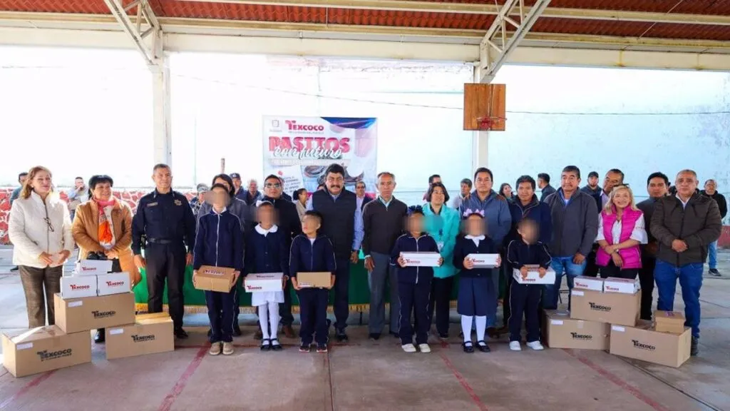 Texcoco entrega 28 mil pares de zapatos a estudiantes de escuelas primarias públicas