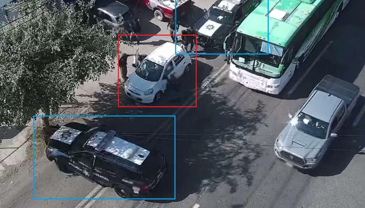 Detienen a dos hombres tras localizar vehículo relacionado con cinco robos en el Edomex