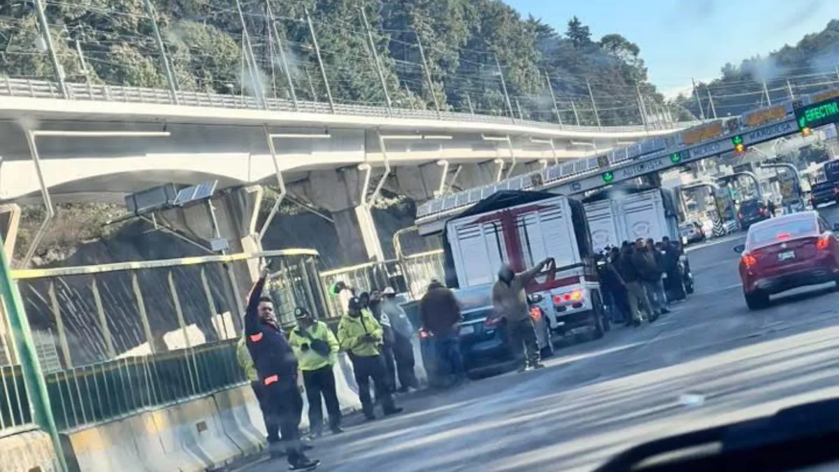 Manifestantes toman la caseta en la México-Toluca [VIDEO]