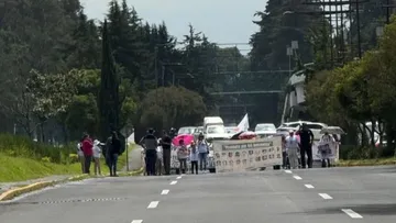 Bloqueo en Paseo Tollocan afecta la movilidad