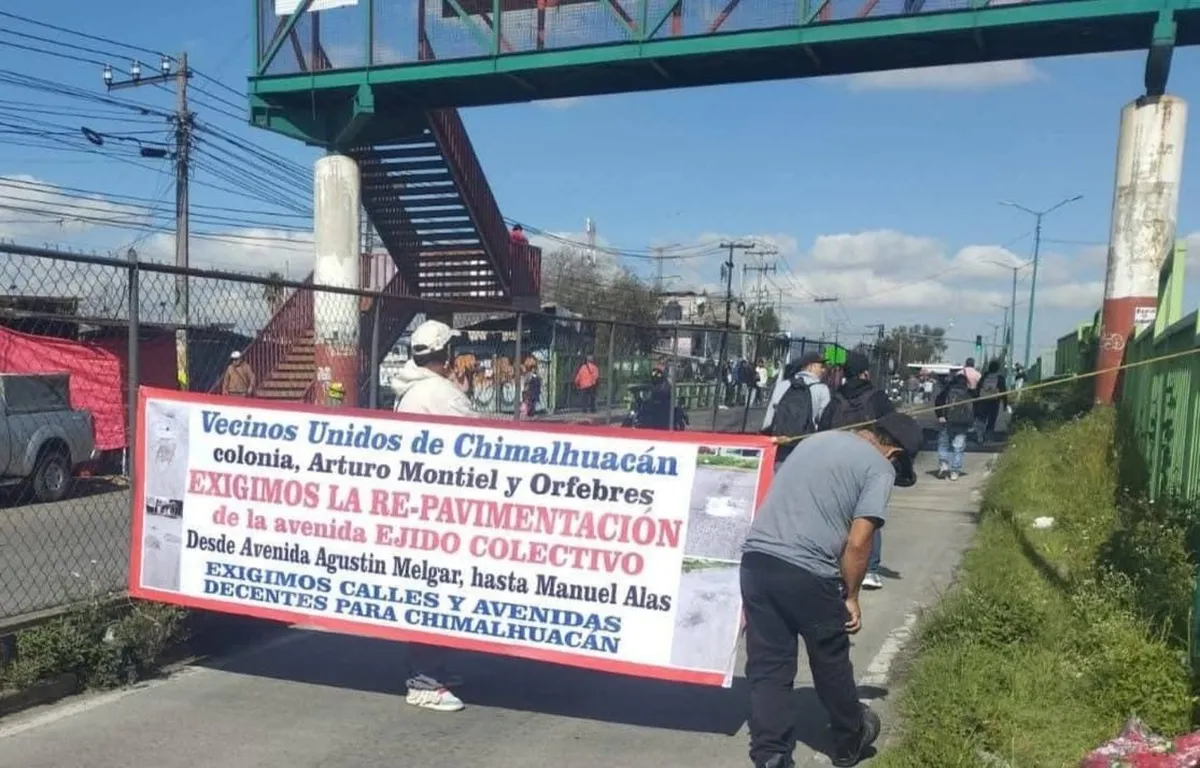 Vecinos de Chimalhuacán exigen pavimentación de vialidades