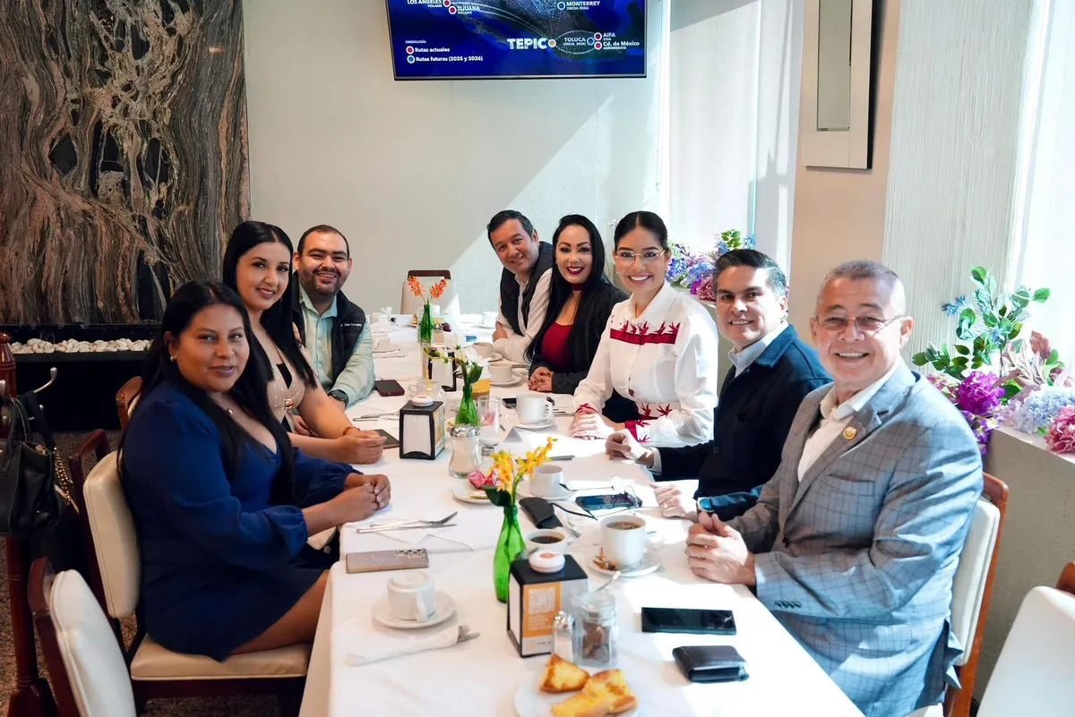 Geraldine Ponce y Pavel Jarero en encuentro político de Morena en Nayarit.