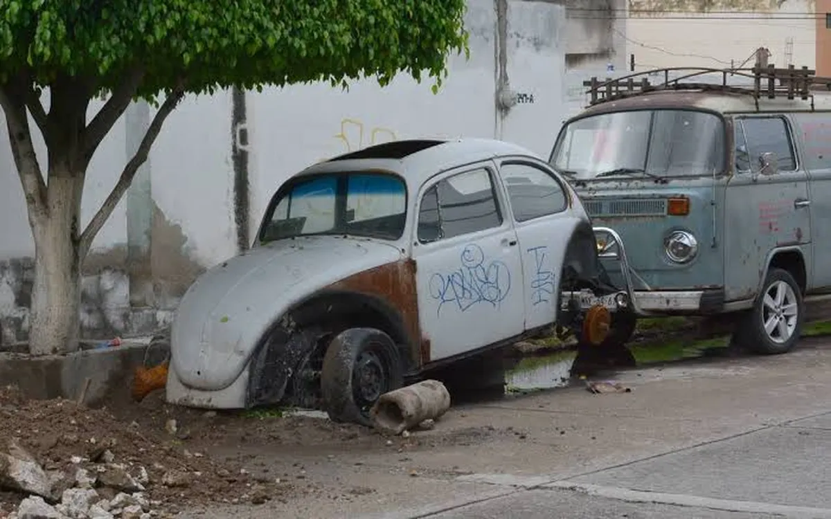Toluca: Retiran casi 400 autos abandonados en la vía pública